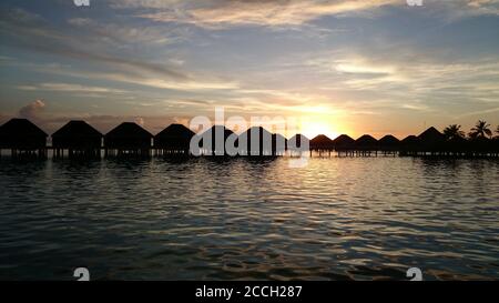 Sonnenuntergänge in Malediven Resorts Stockfoto