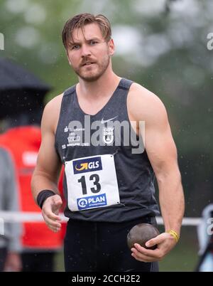 Vaterstetten, Deutschland. August 2020. Leichtathletik: Deutsche Meisterschaft im All-Around im Sportzentrum, Zehnkampf, Männer: Mathias Brugger in Aktion bei Schuss Put. Quelle: Sven Hoppe/dpa/Alamy Live News Stockfoto