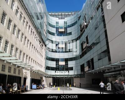 London, UK, May 14, 2014 : BBC New Broadcasting House in Portland Place, die ein beliebtes Reiseziel Touristenattraktion Wahrzeichen Stock Foto ist Stockfoto