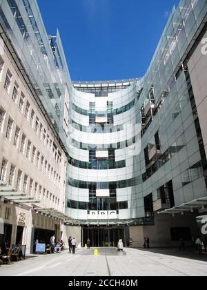 London, UK, May 14, 2014 : BBC New Broadcasting House in Portland Place, die ein beliebtes Reiseziel Touristenattraktion Wahrzeichen Stock Foto ist Stockfoto