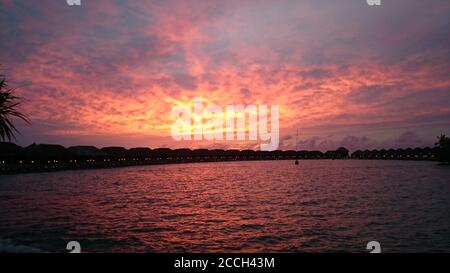 Sonnenuntergänge in Malediven Resorts Stockfoto