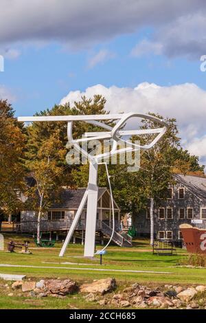 Das Maine Maritime Museum in Bath, Maine, hat sowohl ein unglaubliches Schiffbaumuseum als auch eine Bootstour für Leuchtturmliebhaber auf dem Kennebec River. Stockfoto