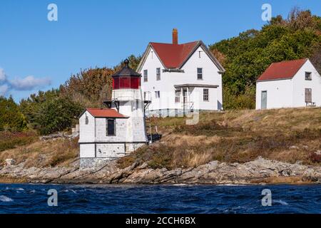 Der Leuchtturm von Squirrel Point, der sich an der südwestlichen Spitze der Arrowsic Island im Kennebec River in Maine befindet, wurde 1898 gegründet. Stockfoto