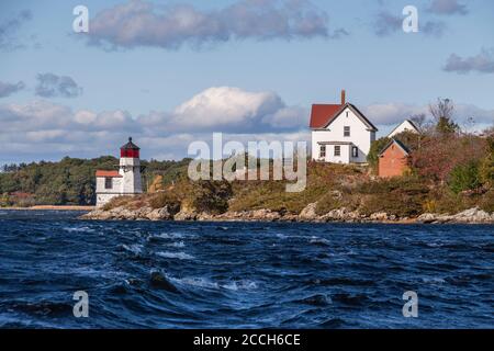 Der Leuchtturm von Squirrel Point, der sich an der südwestlichen Spitze der Arrowsic Island im Kennebec River in Maine befindet, wurde 1898 gegründet. Stockfoto