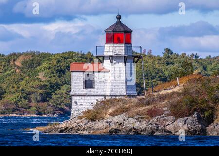 Der Leuchtturm von Squirrel Point, der sich an der südwestlichen Spitze der Arrowsic Island im Kennebec River in Maine befindet, wurde 1898 gegründet. Stockfoto