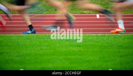 Vaterstetten, Deutschland. August 2020. Leichtathletik: Deutsche Meisterschaft im All-Around im Sportzentrum, Zehnkampf, U23: Die Teilnehmer im Einsatz über 1500m. Quelle: Sven Hoppe/dpa/Alamy Live News Stockfoto