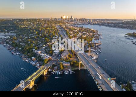 Drohnenaufnahmen der Skyline von Seattle Stockfoto