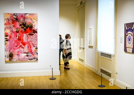 Sa 22. August 2020. Edinburgh, Großbritannien. Die ersten Besucher kehren im Rahmen der stufenweisen Wiedereröffnung der National Galleries of Scotland nach ihrer fünfmonatigen Schließung während der COVID-19 Pandemie in die Scottish National Gallery of Modern Art zurück. Die Scottish National Gallery of Modern Art wird am Montag, den 24. August 2020, wieder für die Öffentlichkeit zugänglich gemacht. Stockfoto