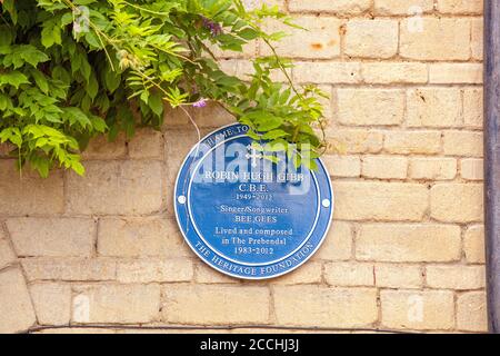 Blaue Plakette auf Präbendal das Familienhaus von Robin Hugh Gibb der Bee Gees von 1983 bis 2012 Zoll Thame Oxfordshire England Großbritannien Stockfoto