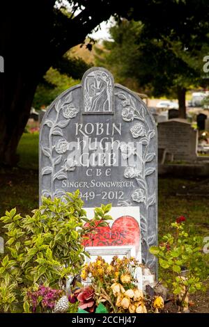 Grabstein auf dem Grab von Robin Hugh Gibb Sänger Lied Schriftsteller mit den Bienen Gees in St. Mary's Church Thame Oxfordshire Stockfoto