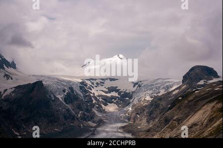 Landschaftlich schöner Blick auf einen Gletscher Stockfoto