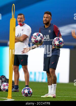 Lissabon, Lissabon, Portugal, 22. August 2020. NEYMAR, PSG 10 im Training zum Finalspiel UEFA Champions League, Finalturnier FC BAYERN MÜNCHEN - PARIS SAINT GERMAIN (PSG) in der Saison 2019/2020, FCB, © Peter Schatz / Alamy Live News / Pool - die UEFA-VORSCHRIFTEN VERBIETEN DIE VERWENDUNG VON FOTOS als BILDSEQUENZEN und/oder QUASI-VIDEO - Nationale und internationale Nachrichtenagenturen AUSSCHLIESSLICHE redaktionelle Verwendung Stockfoto