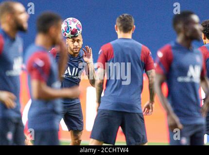 Lissabon, Lissabon, Portugal, 22. August 2020. NEYMAR, PSG 10 im Training zum Finalspiel UEFA Champions League, Finalturnier FC BAYERN MÜNCHEN - PARIS SAINT GERMAIN (PSG) in der Saison 2019/2020, FCB, © Peter Schatz / Alamy Live News / Pool - die UEFA-VORSCHRIFTEN VERBIETEN DIE VERWENDUNG VON FOTOS als BILDSEQUENZEN und/oder QUASI-VIDEO - Nationale und internationale Nachrichtenagenturen AUSSCHLIESSLICHE redaktionelle Verwendung Stockfoto