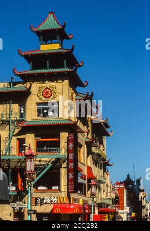 San Francisco, Kalifornien, Chinatown. Chinesische Architektur, Ecke Grant Street und Kalifornien. Stockfoto