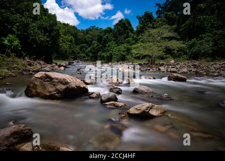 Kanarom Fluss in Serinim (Sorinim) Kota Marudu Sabah Malaysia Stockfoto