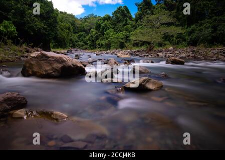 Kanarom Fluss in Serinim (Sorinim) Kota Marudu Sabah Malaysia Stockfoto