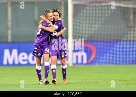 Florenz, Italien. August 2020. Florenz, Italien, 22. August 2020, Martina Zanoli (Fiorentina Femminile), Daniela Sabatino (Fiorentina Femminile) während der ACF Fiorentina femminile vs Inter - Italienische Fußball Serie A Frauenmeisterschaft - Credit: LM/Lisa Guglielmi Credit: Lisa Guglielmi/LPS/ZUMA Wire/Alamy Live News Stockfoto