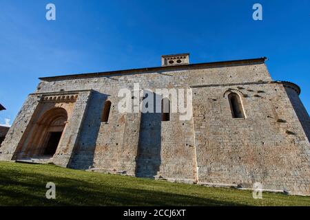 Mollo ist eine Stadt und Gemeinde in der Comarca von Ripollès in Girona, Katalonien, Spanien, in den Pyrenäen, an der französischen Grenze. Stockfoto