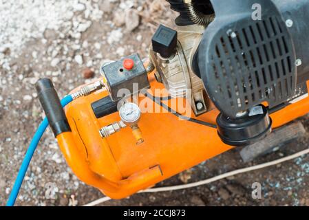 Nahaufnahme der Airbrush bereit, um Wände zu malen. Stockfoto