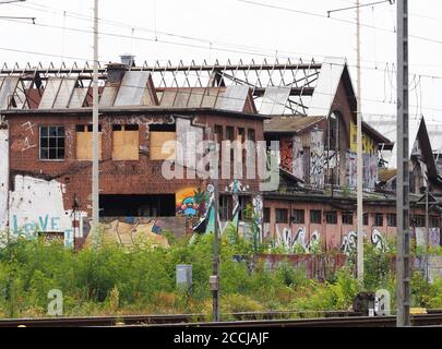 Potsdam, Deutschland. Juli 2020. Ruinen in der Nähe des Hauptbahnhofs auf dem ehemaligen Gelände des ROHES der Deutschen Reichsbahn. Quelle: Soeren Stache/dpa-Zentralbild/ZB/dpa/Alamy Live News Stockfoto