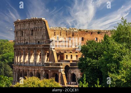 Römisches Kolosseum, Blick vom Forum auf dem Kapitol, Italien Stockfoto