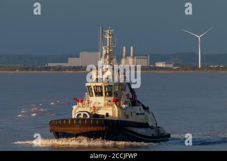 Der Schlepper svitzer avon auf dem Weg zum RoRo zu sammeln Fargo Stockfoto