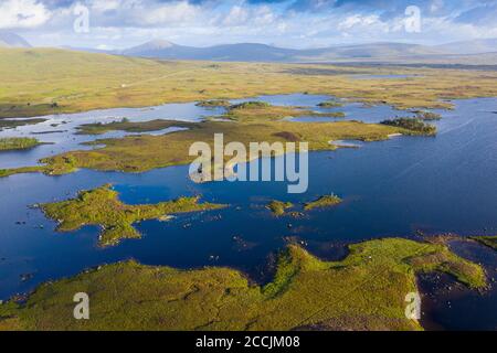 Luftaufnahme von Loch Ba auf Rannoch Moor im Sommer, Schottland, Großbritannien Stockfoto