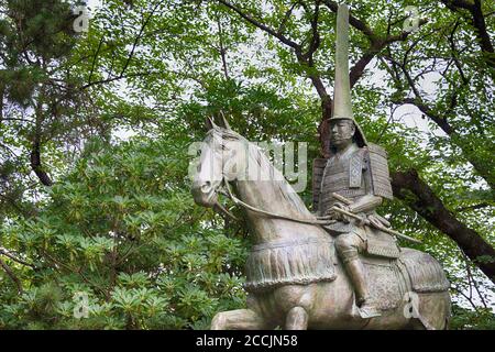 Takaoka, Japan - Statue von Maeda Toshinaga (1562-1614) im Takaoka Castle Park in Takaoka, Toyama, Japan. Stockfoto