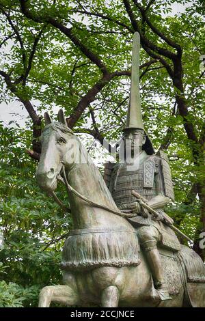 Takaoka, Japan - Statue von Maeda Toshinaga (1562-1614) im Takaoka Castle Park in Takaoka, Toyama, Japan. Stockfoto