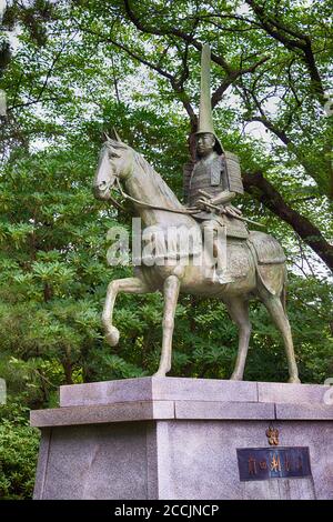 Takaoka, Japan 01 Aug, 2017- Statue von Maeda Toshinaga (1562-1614) im Takaoka Castle Park in Takaoka, Toyama, Japan. Er war ein japanischer Samurai und der Stockfoto