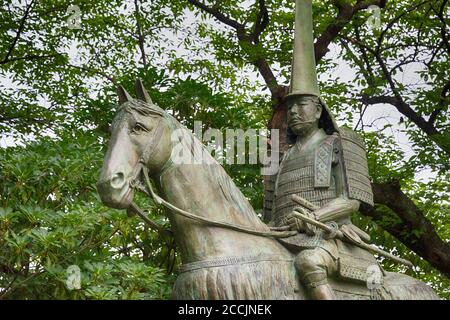 Takaoka, Japan 01 Aug, 2017- Statue von Maeda Toshinaga (1562-1614) im Takaoka Castle Park in Takaoka, Toyama, Japan. Er war ein japanischer Samurai und der Stockfoto