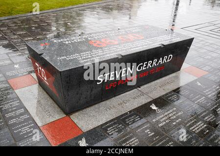 steven gerrard liverpool Legende Männer, die anfield Sitze außerhalb anfield gebaut, merseyside, england, großbritannien Stockfoto