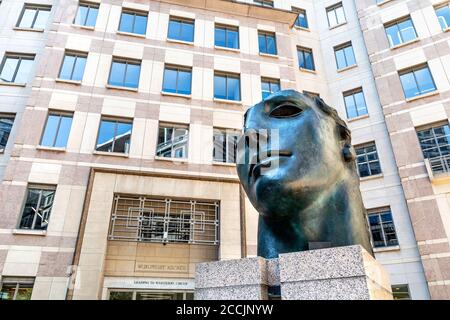 'Centurione I' (1987) von Igor Mitoraj, Skulptur in Canary Wharf, Columbus Courtyard, London, UK Stockfoto