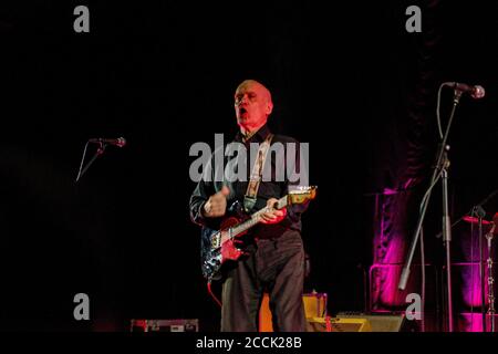 Wilko Johnson auf 'Abschiedstour' nach seiner terminalen Krebsdiagnose, Wilko Johnson und Gäste. Doncaster Blues Festival, The Dome, Doncaster. März 2014. Stockfoto