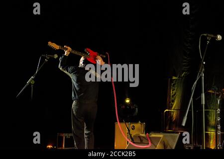 Wilko Johnson auf 'Abschiedstour' nach seiner terminalen Krebsdiagnose, Wilko Johnson und Gäste. Doncaster Blues Festival, The Dome, Doncaster. März 2014. Stockfoto