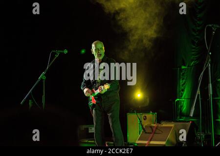 Wilko Johnson auf 'Abschiedstour' nach seiner terminalen Krebsdiagnose, Wilko Johnson und Gäste. Doncaster Blues Festival, The Dome, Doncaster. März 2014. Stockfoto