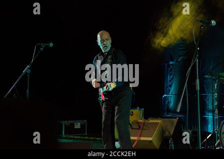 Wilko Johnson auf 'Abschiedstour' nach seiner terminalen Krebsdiagnose, Wilko Johnson und Gäste. Doncaster Blues Festival, The Dome, Doncaster. März 2014. Stockfoto