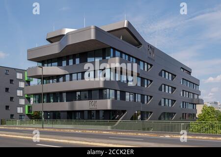 Sonnige Außenansicht der FOM Hochschule Hochschulzentrum Düsseldorf, Deutschland. Stockfoto