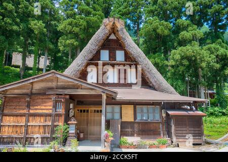 Nanto, Japan - Gassho-zukuri Häuser in Ainokura Dorf, Gokayama Gegend, Nanto Stadt, Toyama Präfektur, Japan. UNESCO-Weltkulturerbe. Stockfoto