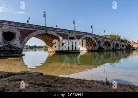 Frankreich, Haute-Garonne, Toulouse, Pont Neuf über dem Fluss Garonne Stockfoto