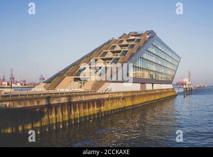 Deutschland, Hamburg, Dockland Bürogebäude Stockfoto