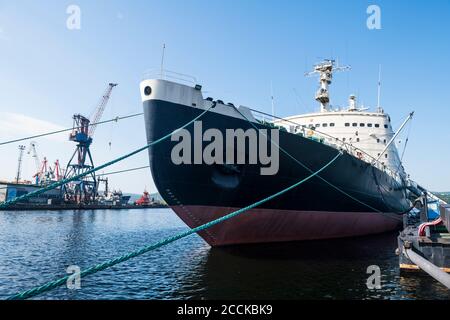 Russland, Murmansk, Lenin der erste nuklear betriebene Eisbrecher der Welt liegt im Hafen Stockfoto