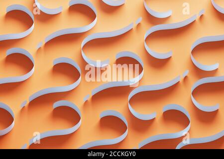 Dreidimensionales Muster aus weißen Fragezeichen vor orangefarbenem Hintergrund Stockfoto