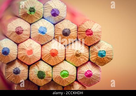 Buntstifte, Makro, Hintergrund. Helle bunte Hintergrund der Buntstifte, kopieren Raum. Stockfoto
