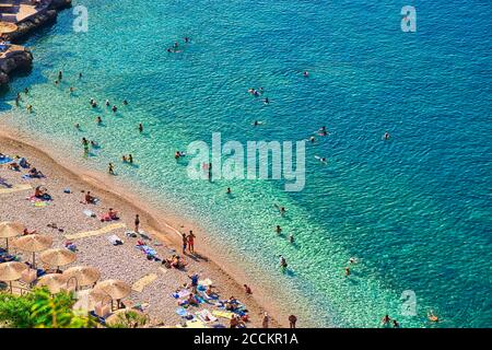 Arvanitia Strand von hoher Ansicht, Nafplio, Griechenland Stockfoto