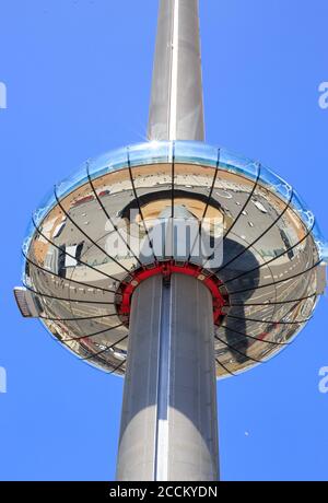 BA1360 Tower, Brighton, Großbritannien, 2020. Am Brighton Seafront gelegen. Dies ist eine Nahaufnahme des Stativs, der die Menschen auf die Spitze des Turms trägt. Hier ist der Punkt Stockfoto