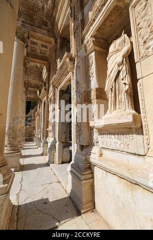 Episteme, wissen Statue in Ephesus antike Stadt, Selcuk Stadt, Izmir, Türkei Stockfoto