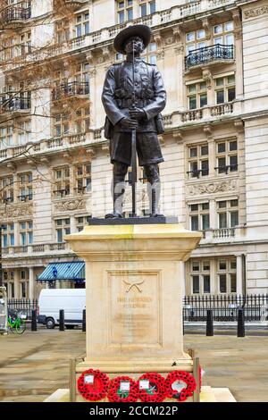 Gurkha Statue, London. Diese Statue soll an die Männer erinnern, die ihr Leben während des Weltkrieges niedergelegt haben. Es ist auf Horse Guards Parade in London, Stockfoto