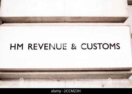 HMRC - London. Her Majesty's Revenue and Customs Signage, das sich in Whitehall befindet. Dies ist die britische Regierung verantwortlich für die Erhebung von Steuern Stockfoto