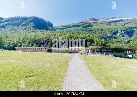 GEIRANGER, NORWEGEN - 2016. JUNI 14. Eintritt zum Norwegischen Fjordzentrum (Norsk Fjordsenter) Museum Stockfoto